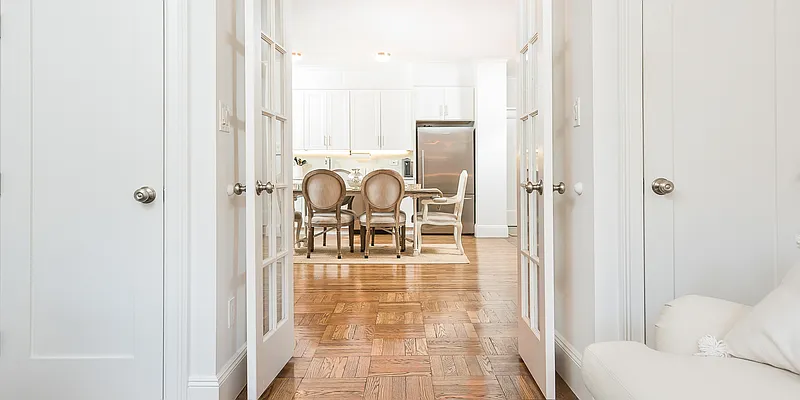 Sold by Modern Spaces | media 9