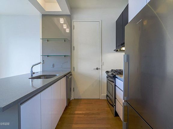 5th image of 315 Gates Ave APT 4S