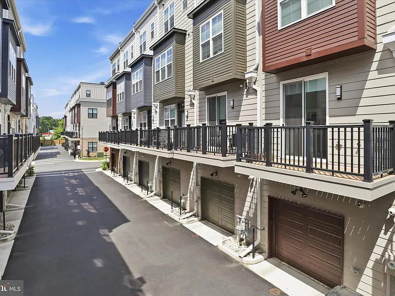 7331 Blade Dr — Photo 35