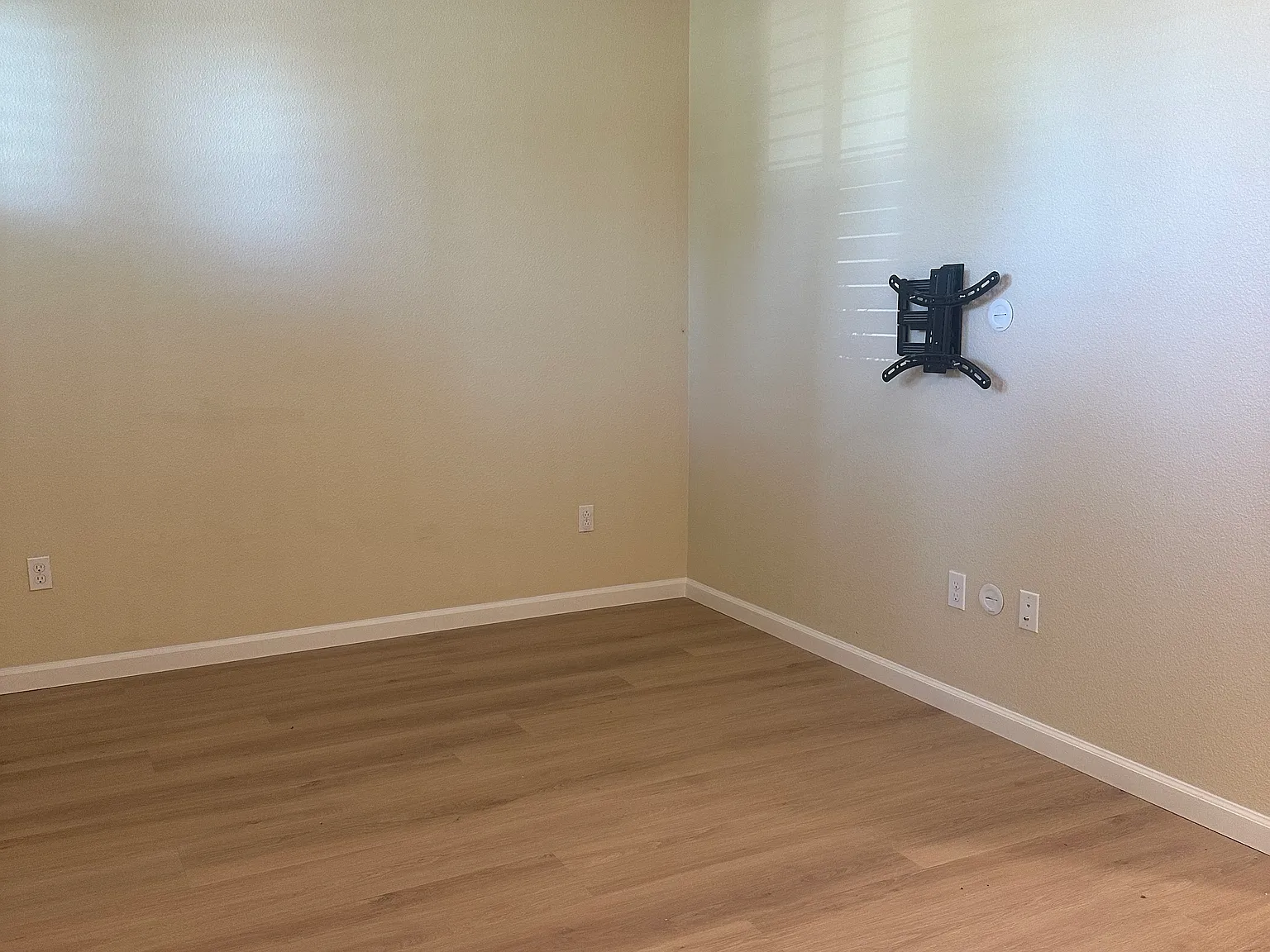 3 bed, 2.5 bath, 1848 sqft, $3,950 — Photo 2