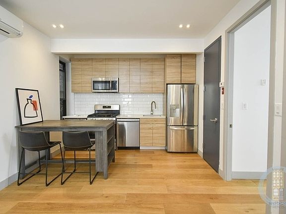 3rd image of 395 Kosciuszko St #3CC