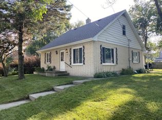 1526 S 37th St, Manitowoc, WI 54220