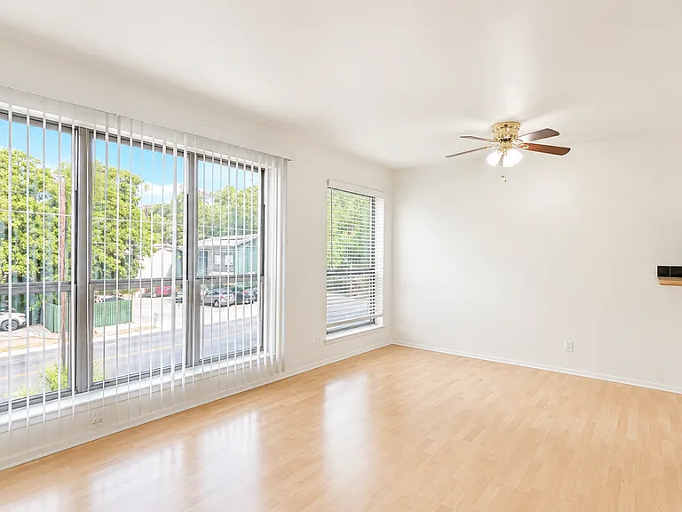 Oak Park Apartments — Photo 59