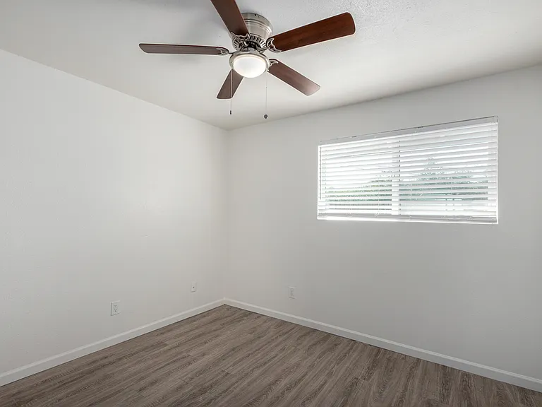 2001 W Morten Ave #6 — Photo 15