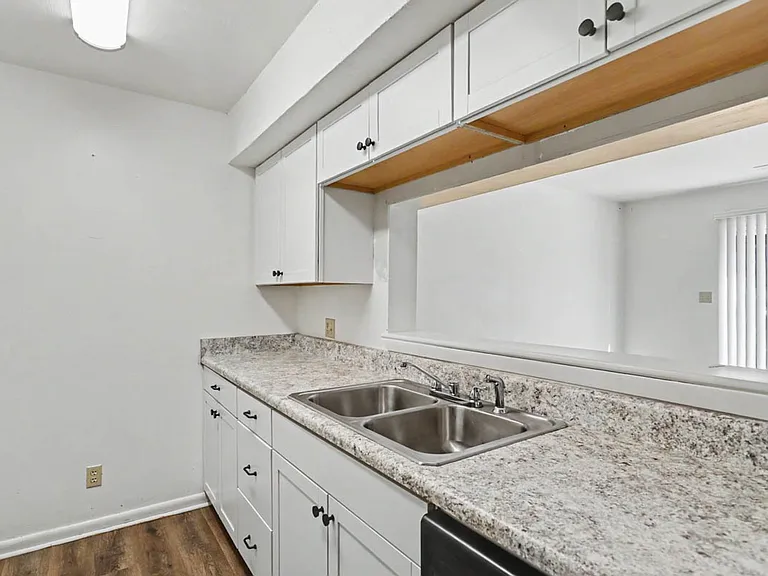 3890 Staffordshire Ln — Photo 6