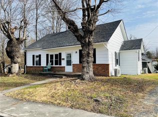 303 Broad St, Mount Airy, NC 27030