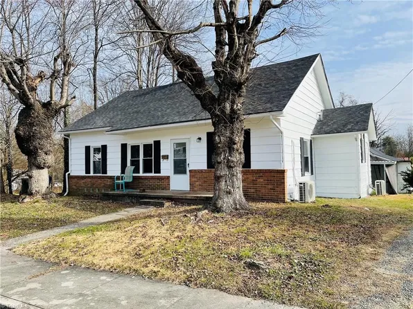 303 Broad St, Mount Airy, NC 27030