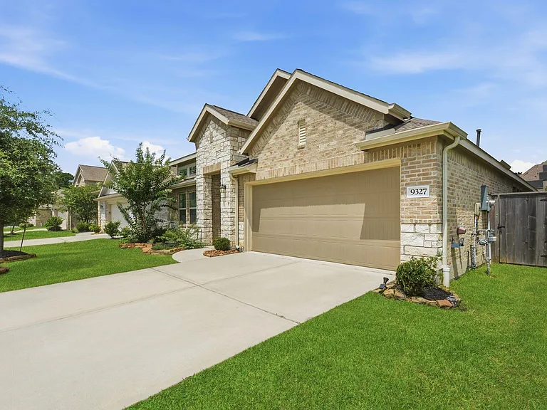 9327 Clearwater Bluff Ln — Photo 23