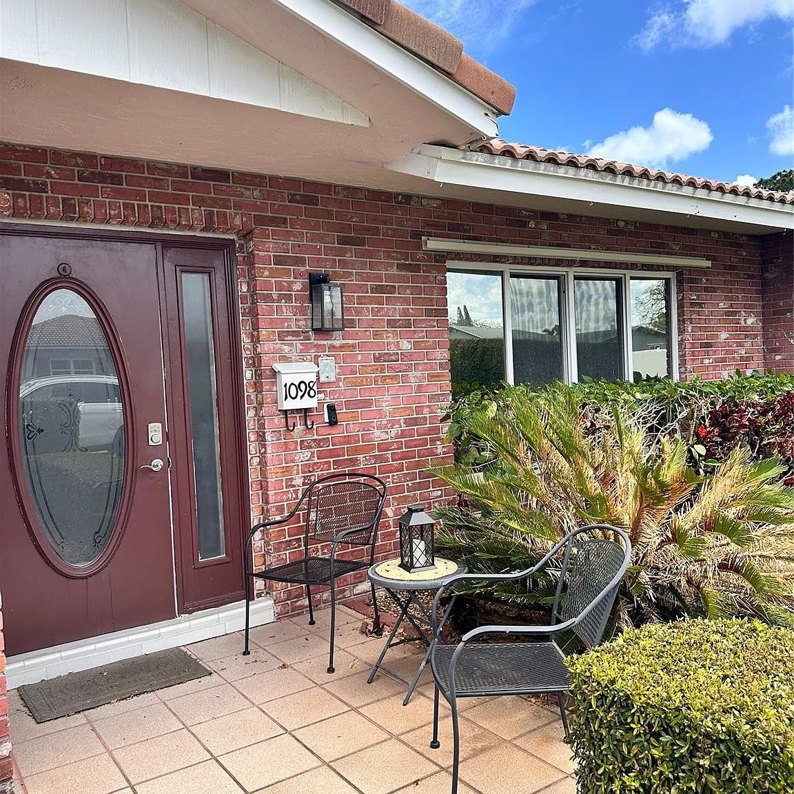 4 bed, 2.0 bath, 1721 sqft, $5,500 — Photo 1