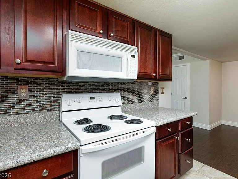 5081 River Glen Dr #127 — Photo 13