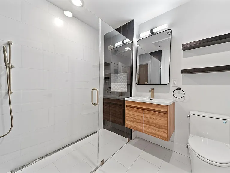 234 Webster Ave #1L — Photo 9