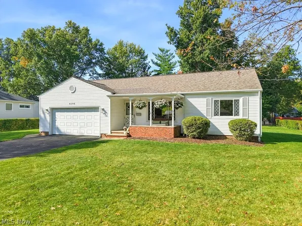 4394 Selhurst Rd, North Olmsted, OH 44070