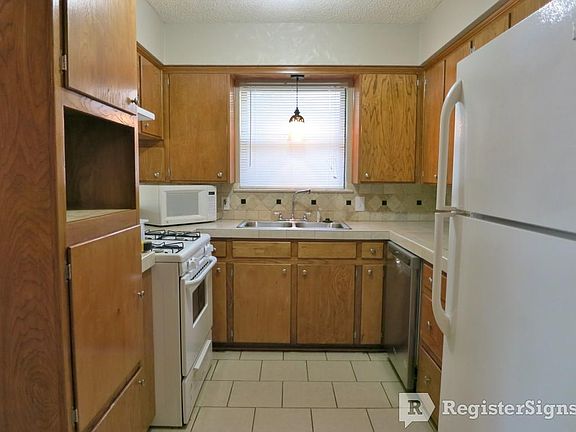 2nd image of 2002 Westwood Dr