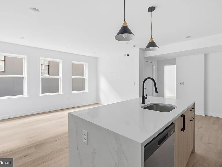 208 Vine St #2F — Photo 7