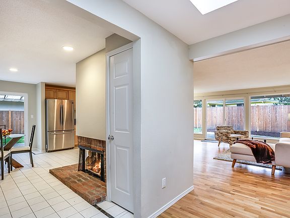 4th image of 16605 NE 19th Pl