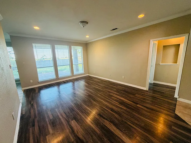 5904 Blackmon Ct — Photo 4