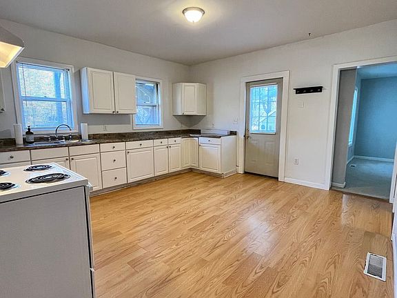 3rd image of 166 Garfield St #1