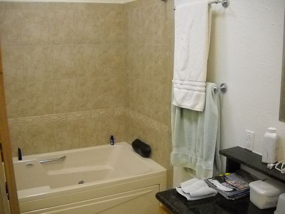 5th image of 515 Clara St