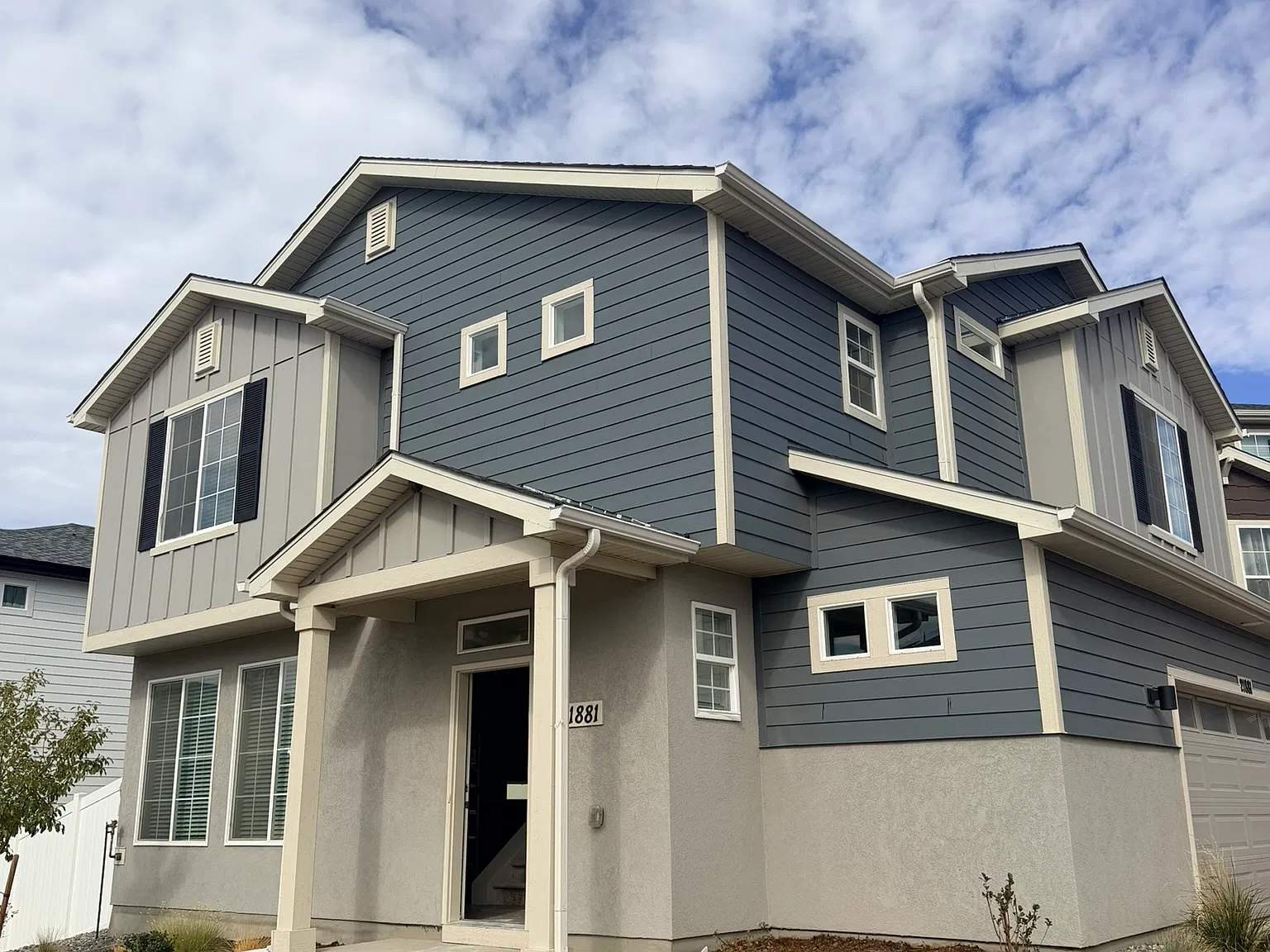 3 bed, 1472 sqft, $2,400 — Photo 1