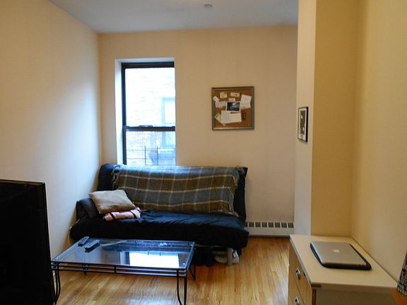 3rd image of 212 W 108th St APT E3