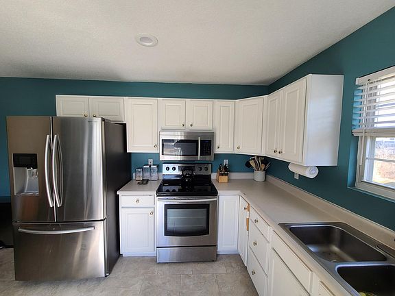 3rd image of 124 Bayfield Dr