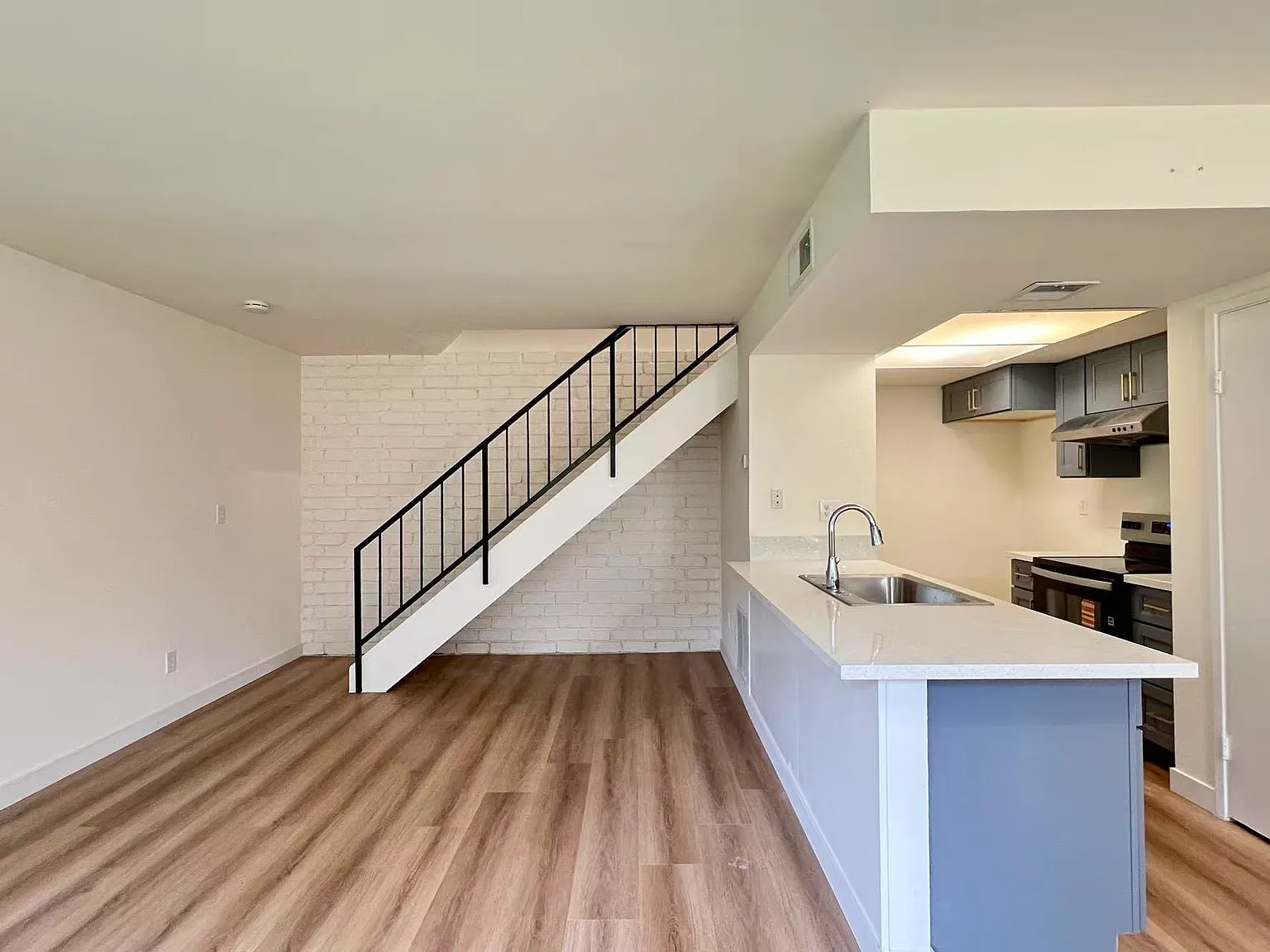 2 bed, 836 sqft, $2,299 — Photo 1
