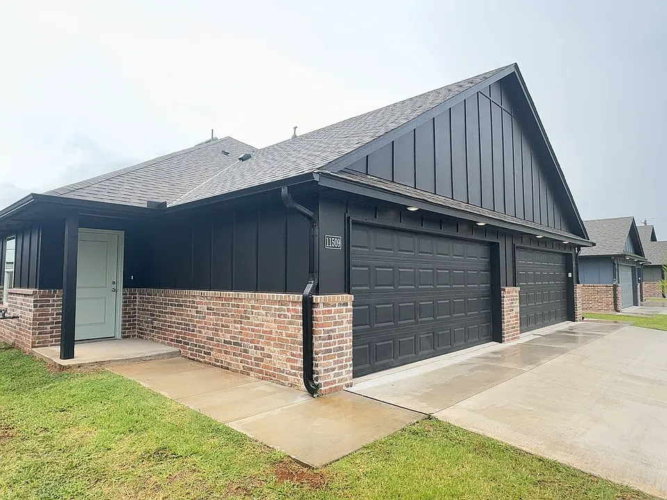 11509 University Dr