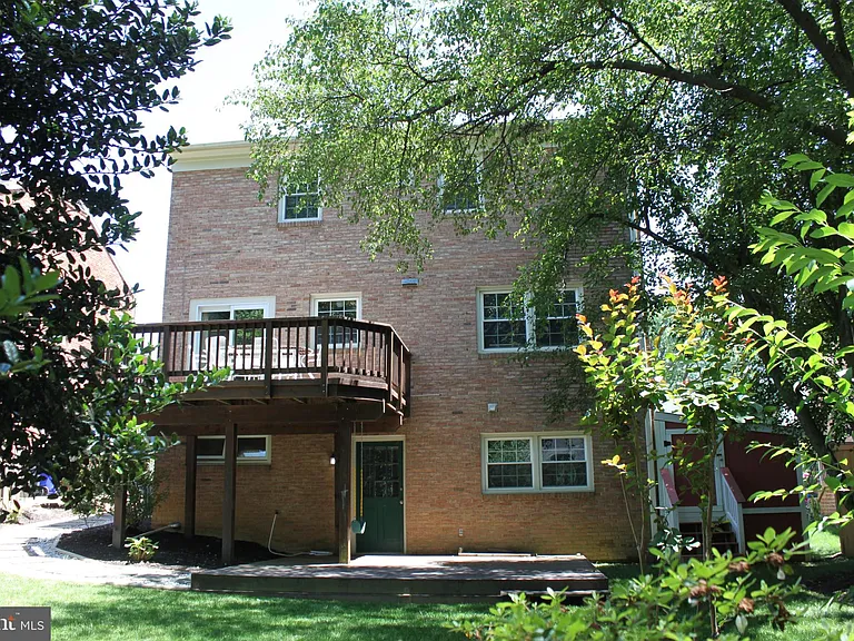 1214 Colonial Rd — Photo 26