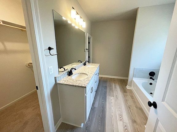 4th image of 199 Pond Dr