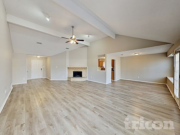 3rd image of 918 Elliott Dr