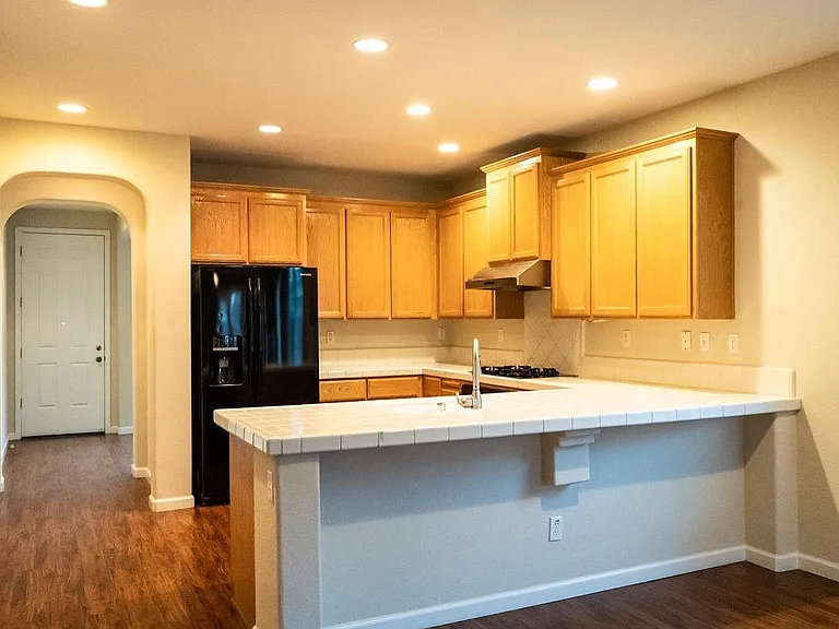 1899 Acari Ave — Photo 3