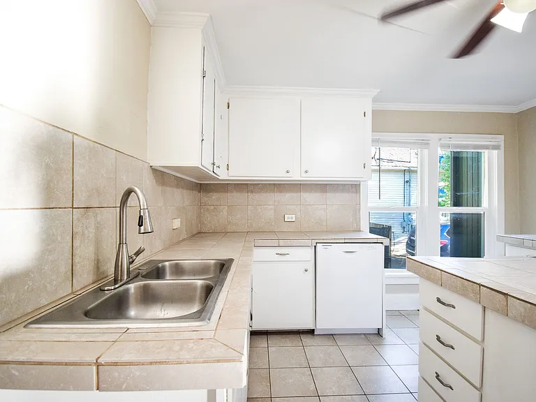 5272 NE 8th Ave — Photo 7