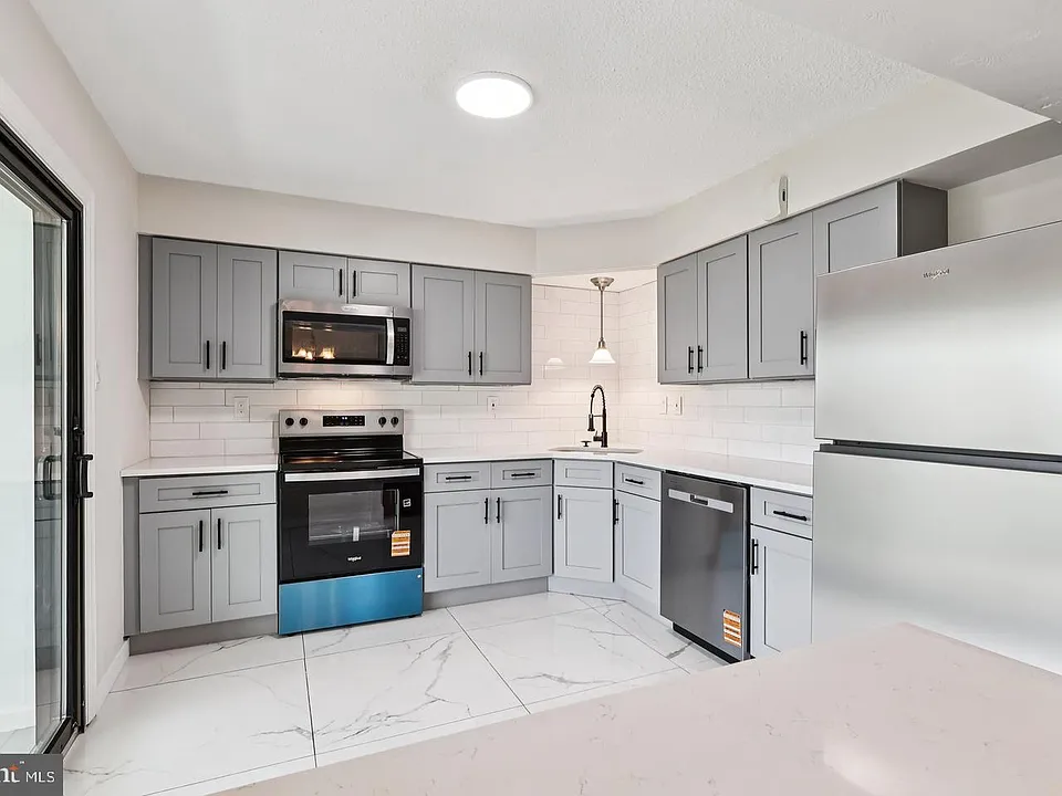 106 Harvest Ln #206