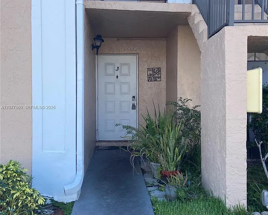 820 N Franklin Ave #820J