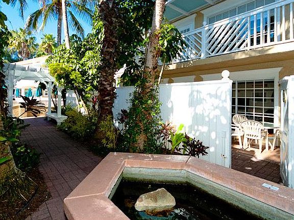 3rd image of 1325 Gulf Dr N #122