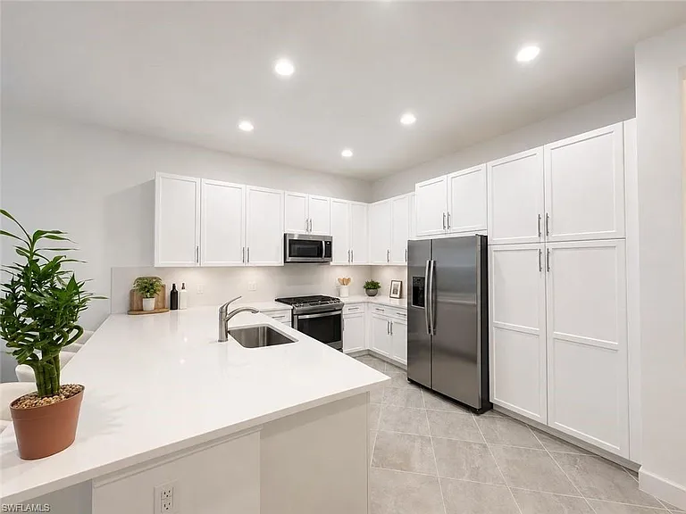 20202 Ainsley St — Photo 6