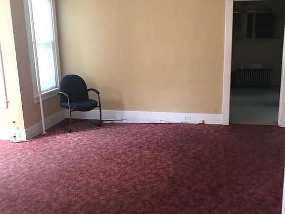 5th image of 740 Girard St