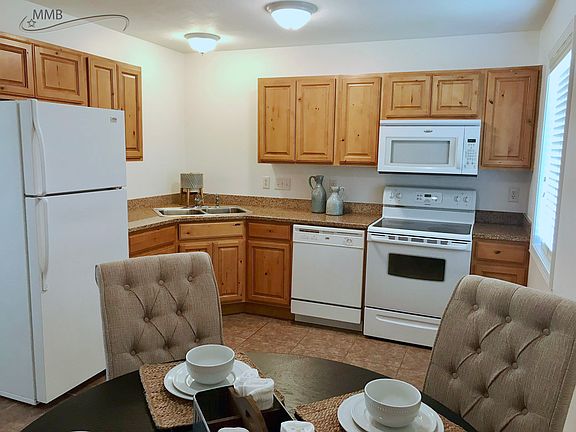 Spacious kitchen/dining area