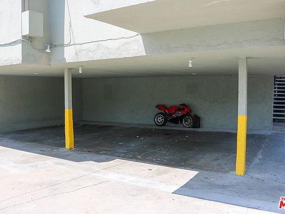 5th image of 2204 W 26th Pl