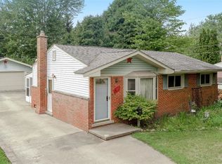 953 Lambkins Rd, Saline, MI 48176