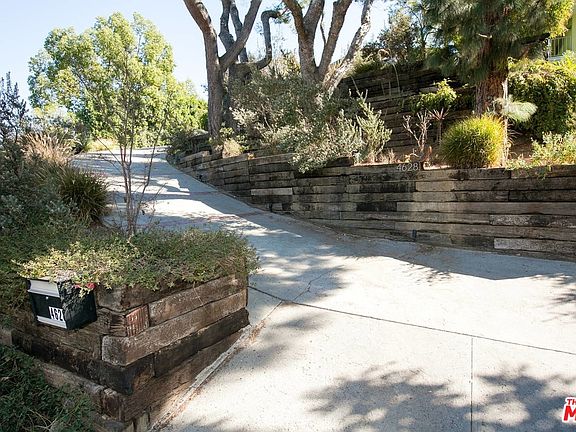 2nd image of 4628 Nob Hill Dr