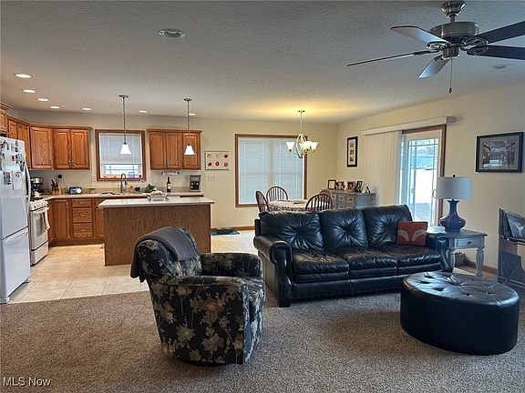 2nd image of 1060 Sycamore Cir SE