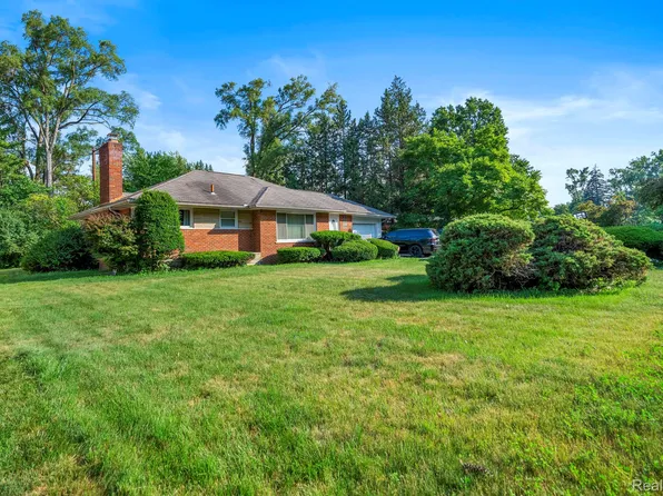 18527 George Washington Dr, Southfield, MI 48075