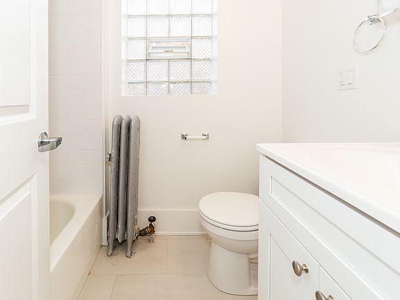 2nd image of 6822 N Wayne Ave #1036