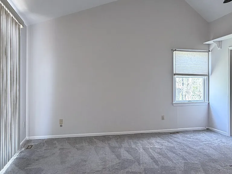 132 N Bedford St #B — Photo 8