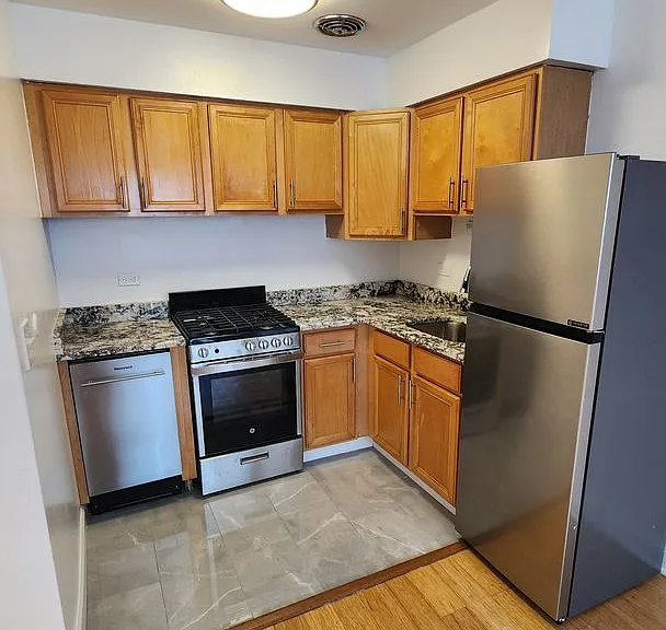 Foster Beach Apartments — Photo 8