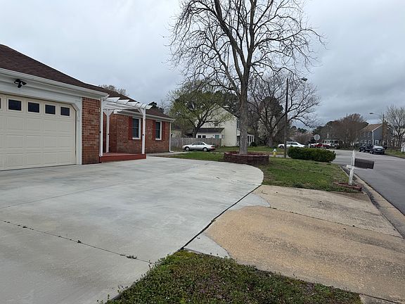 3rd image of 3717 Windridge Rd