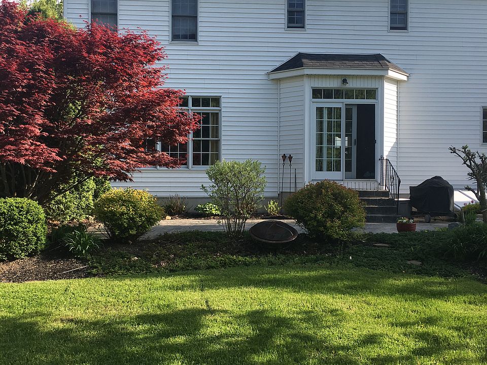 2nd image of 929 Akron Rd