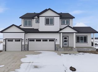 517 Prairie Pkwy, Kindred, ND 58051