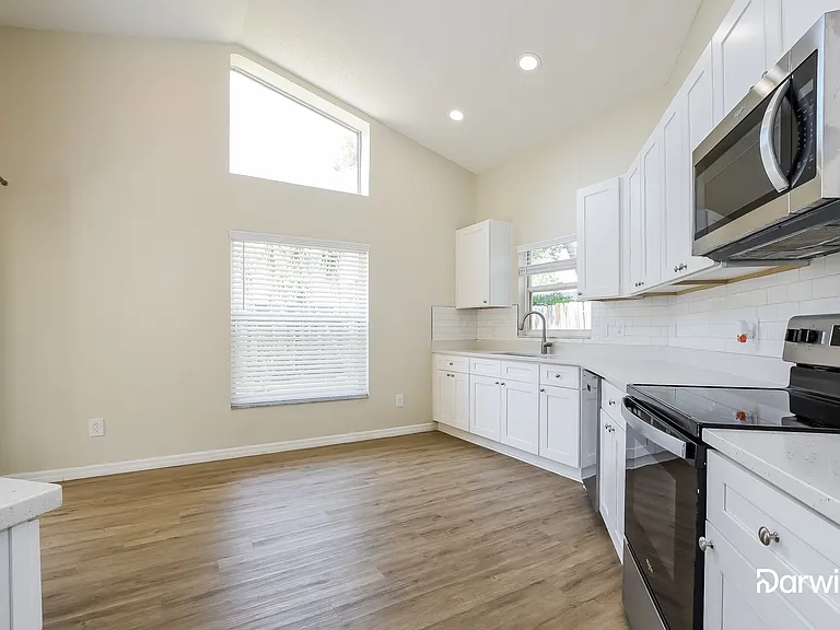 151 Lakebreeze Cir — Photo 8
